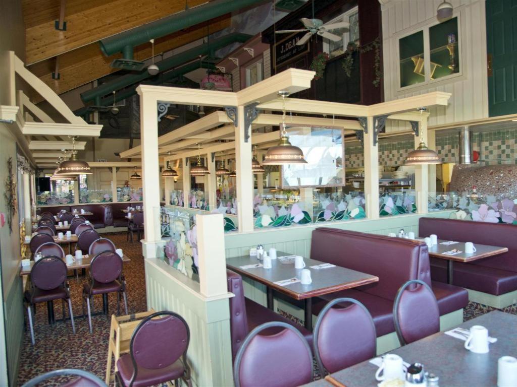Canadas Best Value Inn Whitecourt Exteriör bild