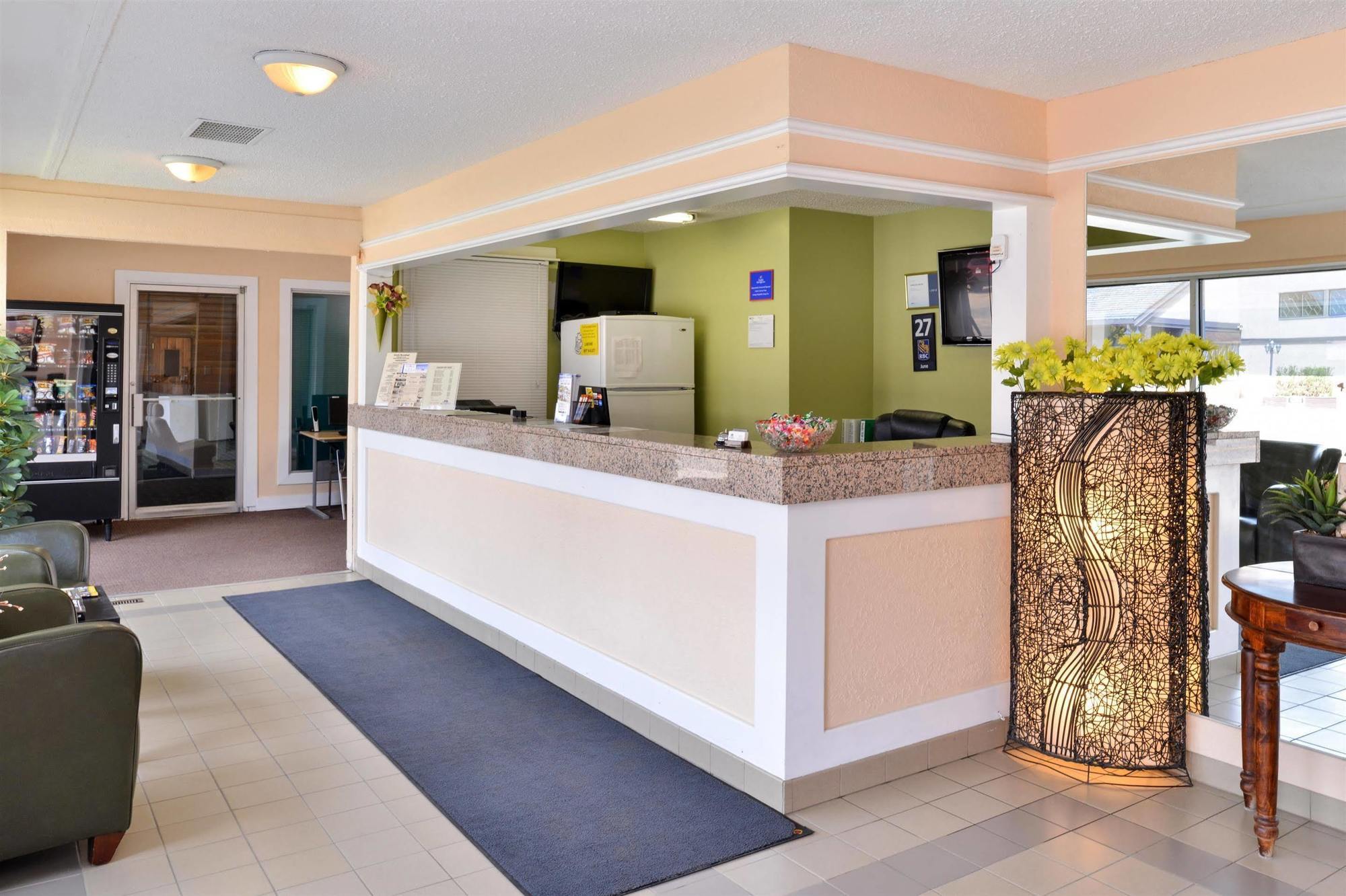 Canadas Best Value Inn Whitecourt Exteriör bild