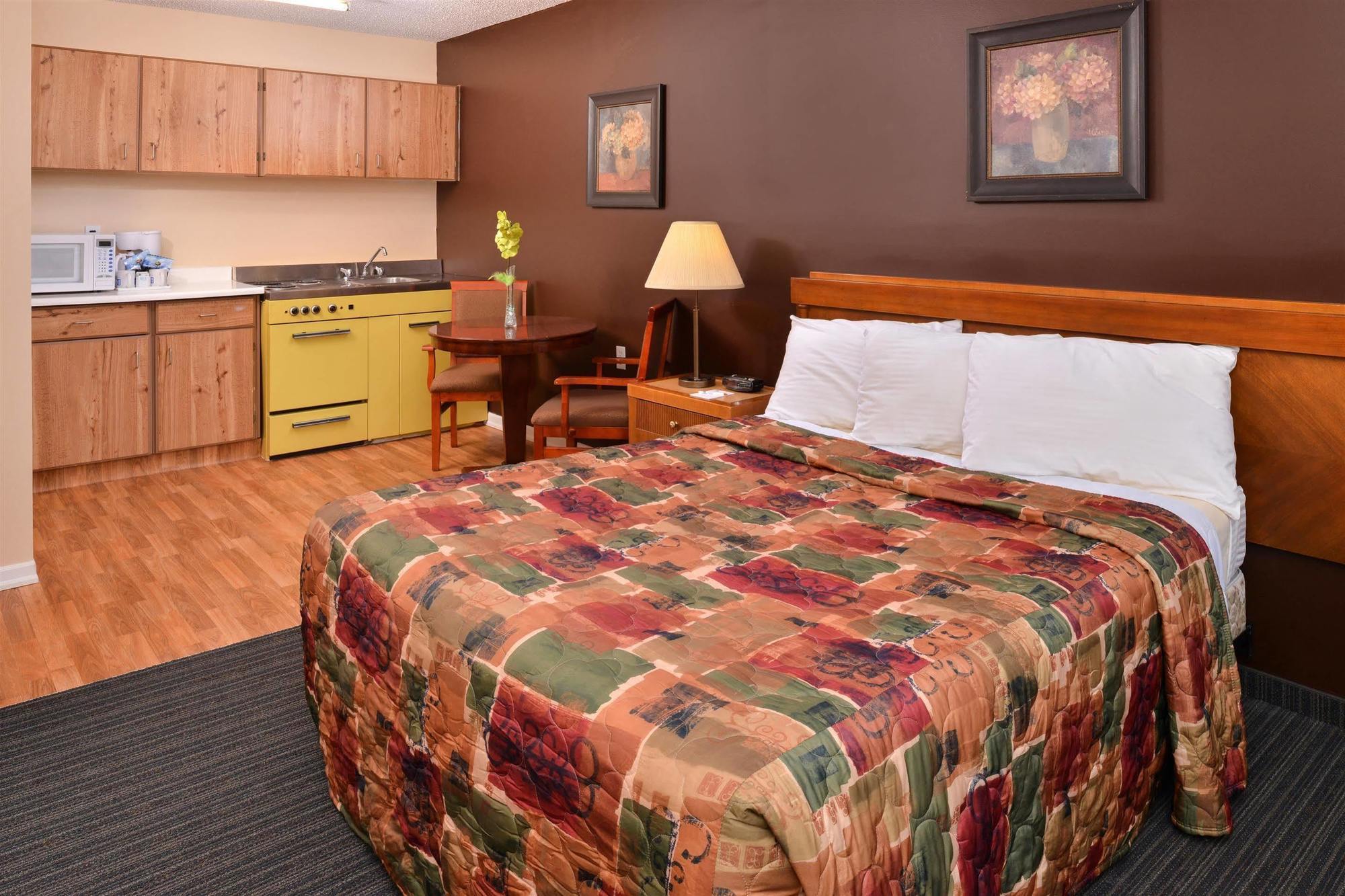 Canadas Best Value Inn Whitecourt Exteriör bild