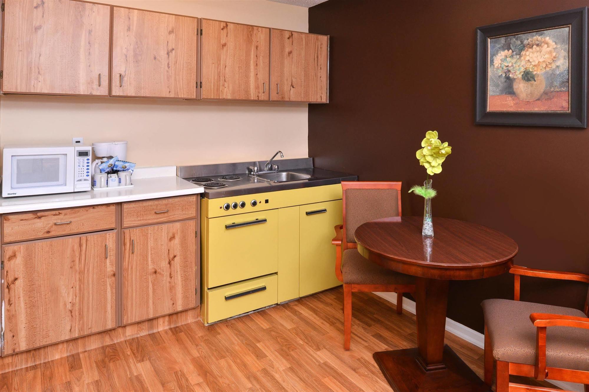Canadas Best Value Inn Whitecourt Exteriör bild