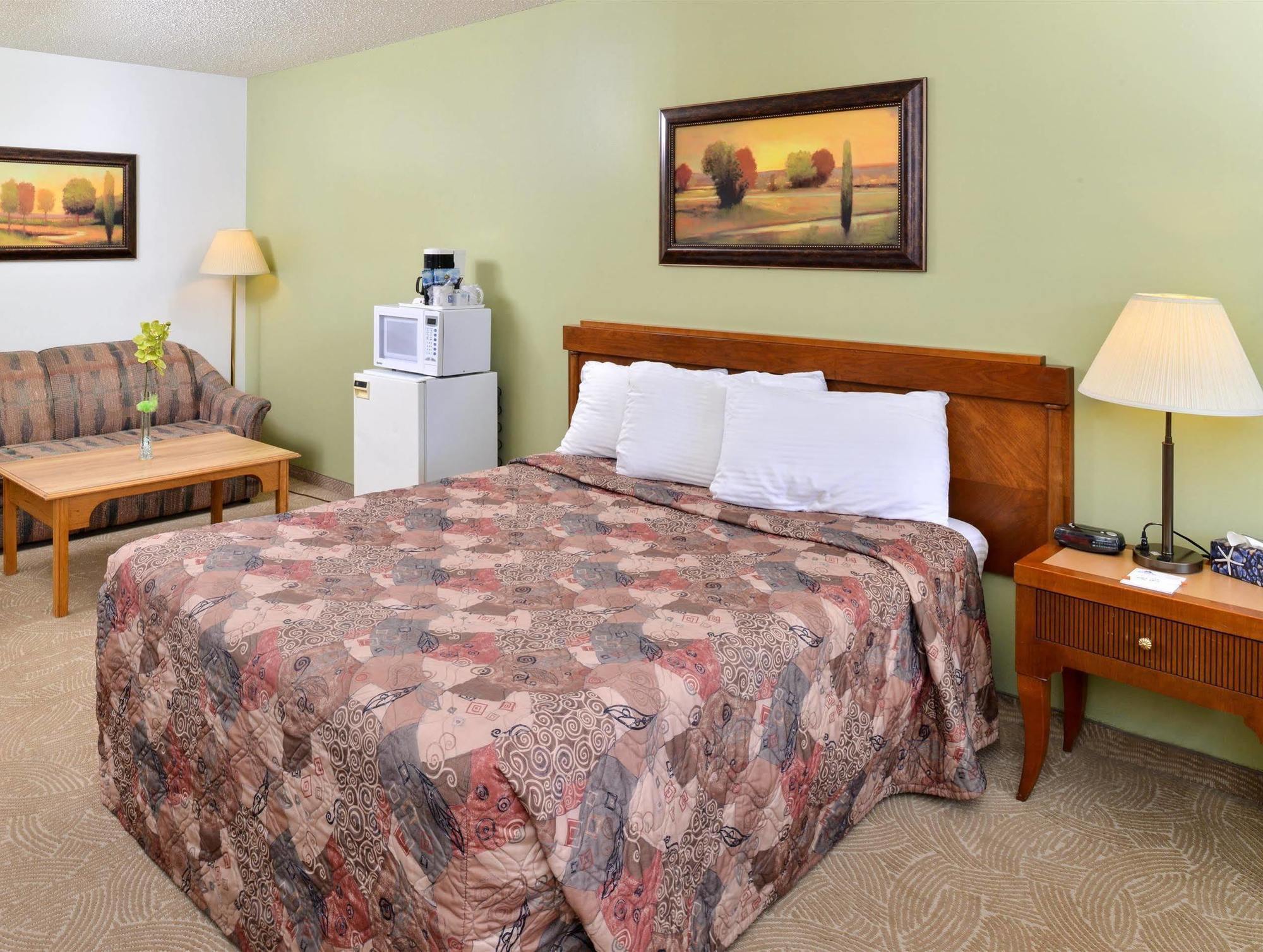 Canadas Best Value Inn Whitecourt Exteriör bild