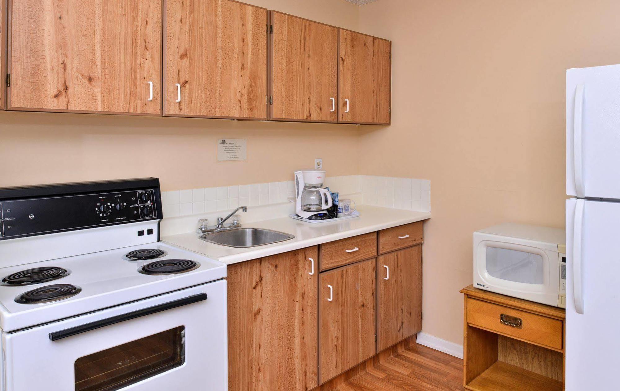 Canadas Best Value Inn Whitecourt Exteriör bild